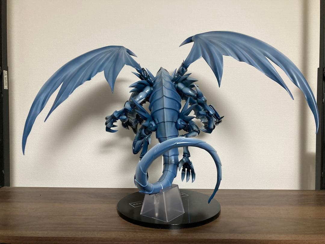 青眼の究極竜 ブルーアイズ・アルティメットドラゴン フィギュア