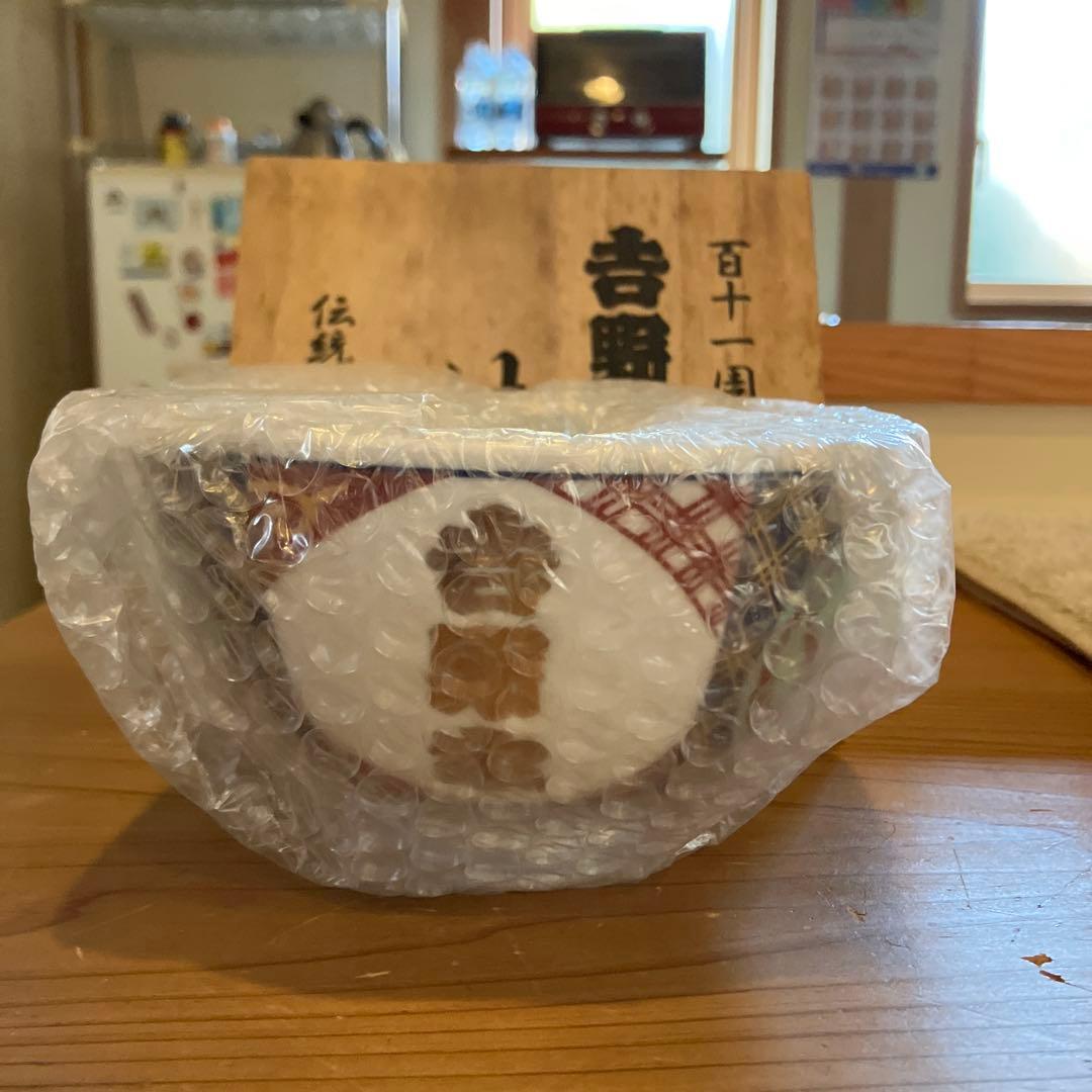 未使用【吉野家】どんぶり111周年 桐箱 金文字 レア 有田焼 非売品