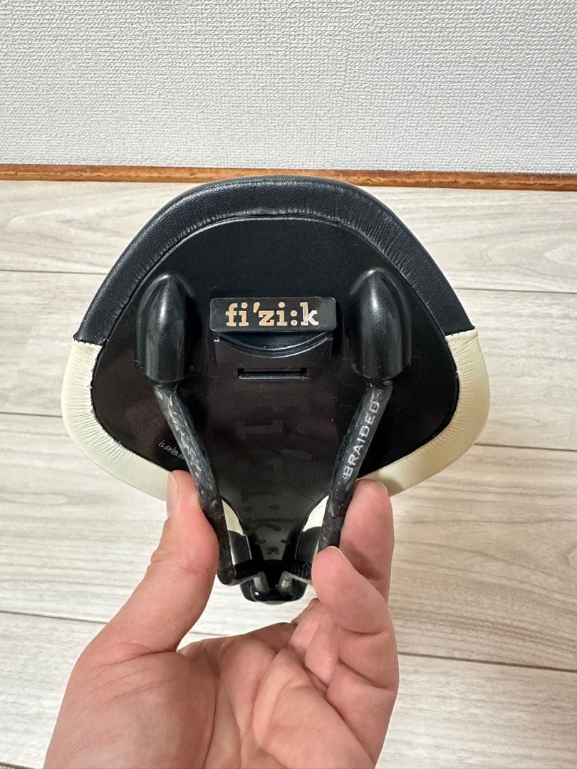 Fizik Antares Carbon 145mm サドル