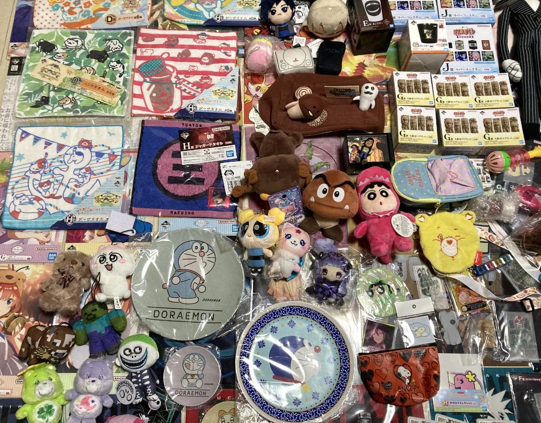 アニメグッズ　大量まとめ売り　160点以上　鬼滅　ナルト　五等分　ドラえもん　他