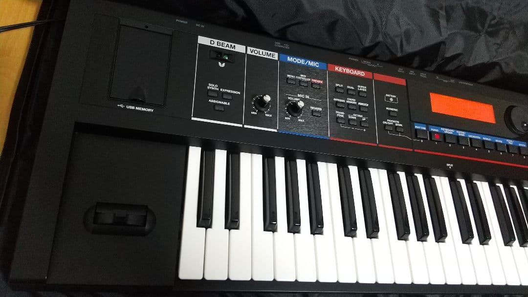 【美品】軽量 Roland JUNO-Di シンセサイザー ソフトケース付属