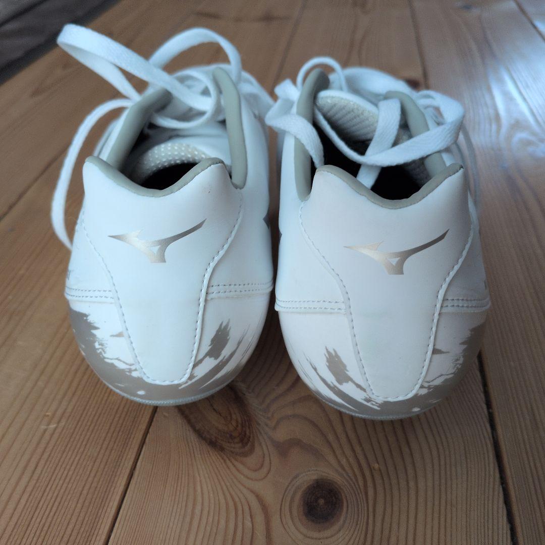 Mizuno Morelia ホワイト スパイクシューズ
