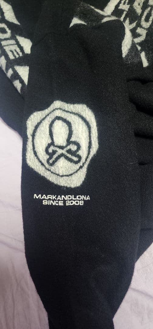 マークアンドロナ　Helix Shield Overknit | MEN