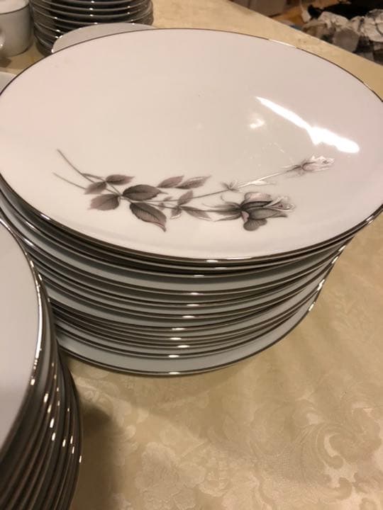 【美品・値下げ・限定品】ノリタケ　食器82点
