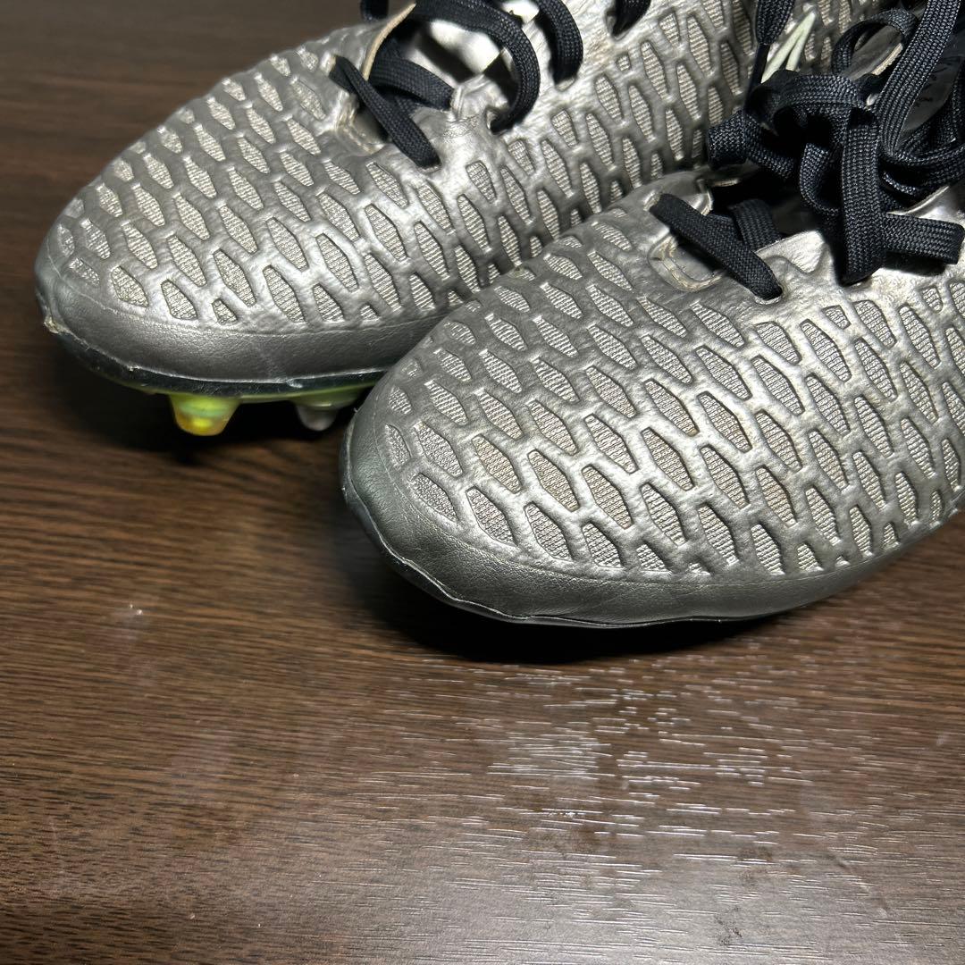 サッカースパイク　マジスタ取り替え式28cmシューズキーパー付き