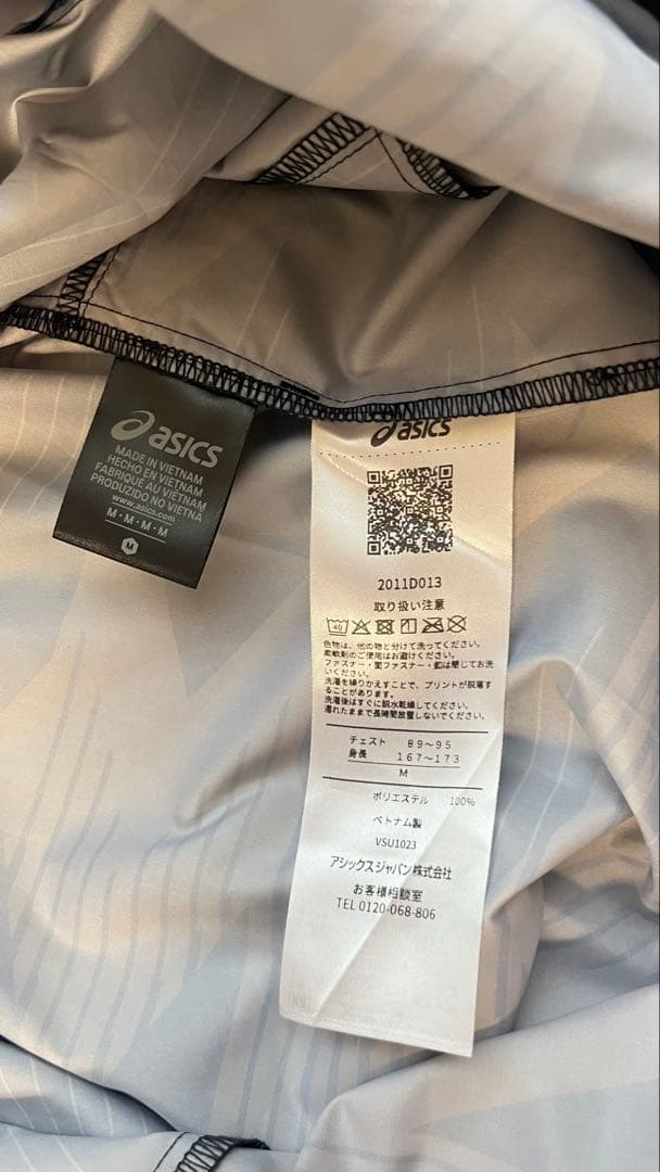 ASICS パッカブルグラフィックジャケット