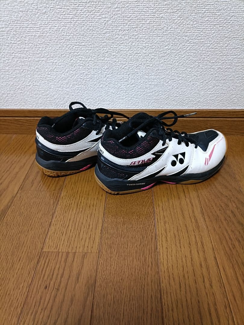 【naさん専用】YONEX　レディース　バドミントンシューズ　23.5センチ