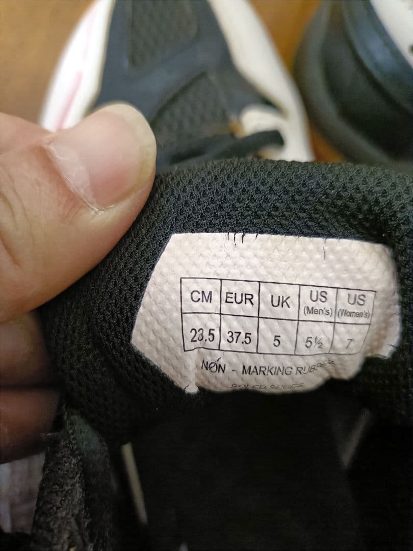 【naさん専用】YONEX　レディース　バドミントンシューズ　23.5センチ