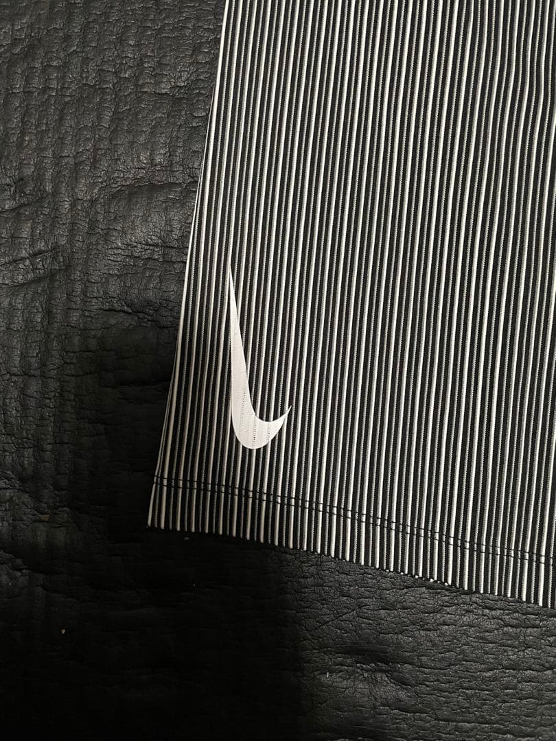 NIKEエアロスイフトハーフタイツ　L