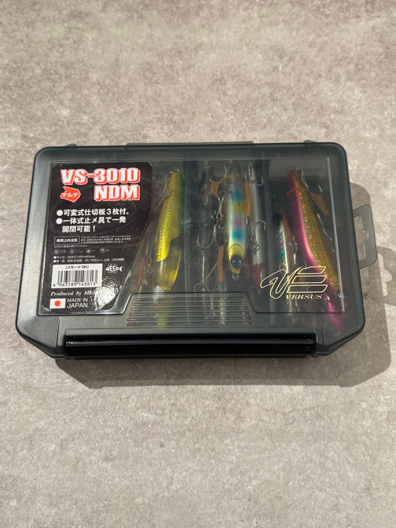 ブルーブルースネコン入り　ミノー・プラグ15個セット VS-3010 NDM