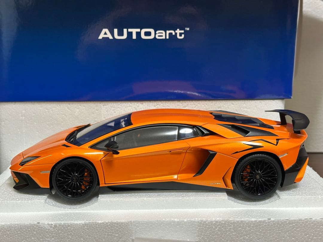 オートアート1/18 ランボルギーニアヴェンタドール SV
