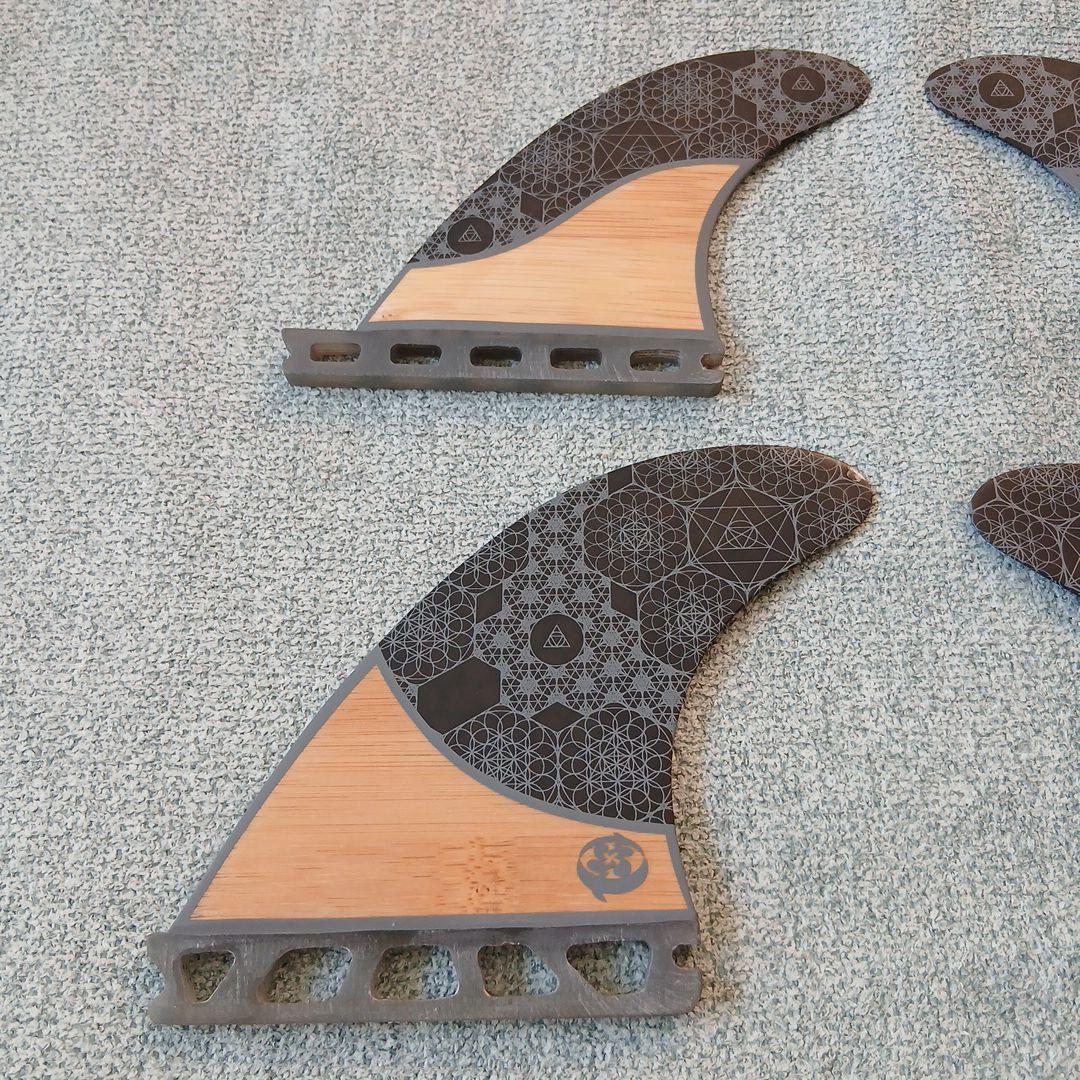 美品 futures フューチャーフィン QUAD RASTA BAMBOO