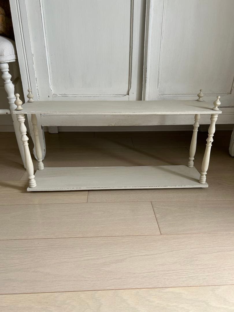アンティーク　ベージュ木製2段棚