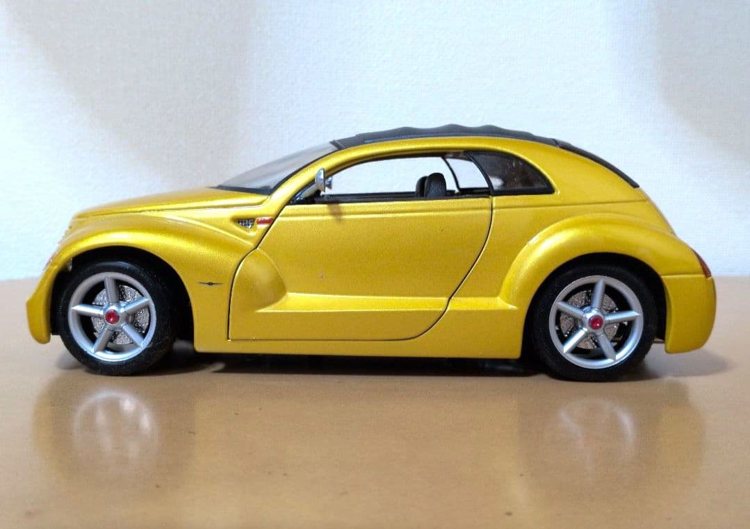 クライスラー・プロントクルーザー　ダイキャスト　 ゴールドイエロー　希少1/18