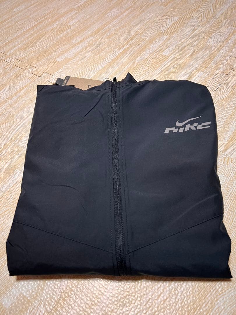 Nike ウィンドブレーカー M 新品