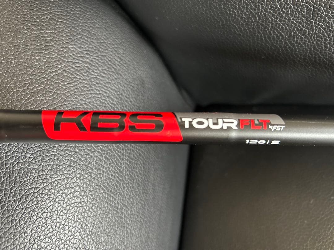 TaylorMade P-790 ブラック4番アイアン　KBSブラックシャフト