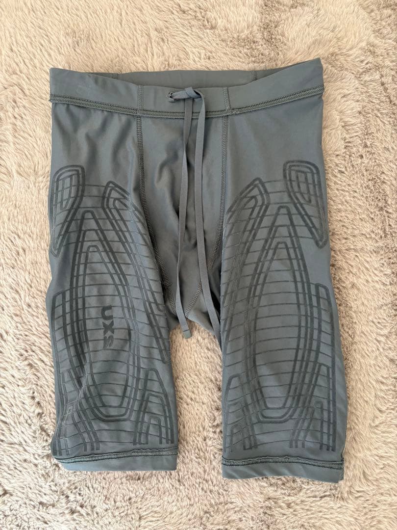 2xu ハーフタイツ　グレー　XS