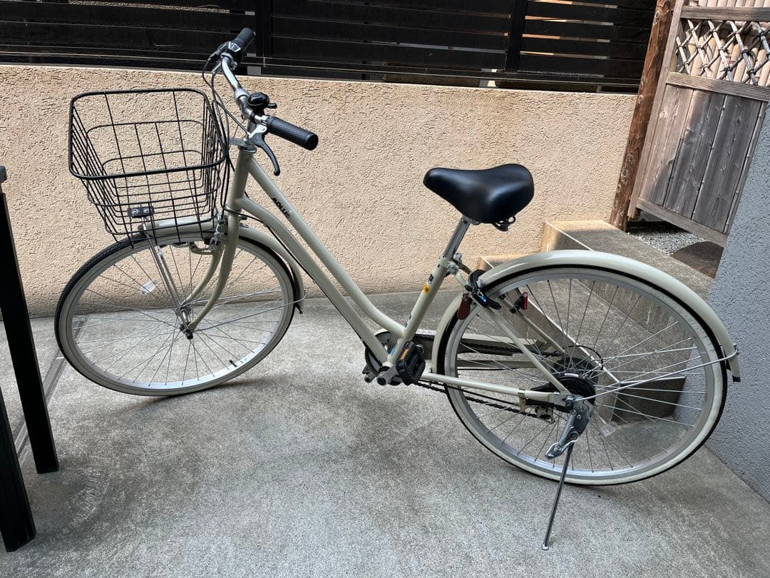 シティ車　MOLLIS モーリス　ホワイト　26インチ　変速付き