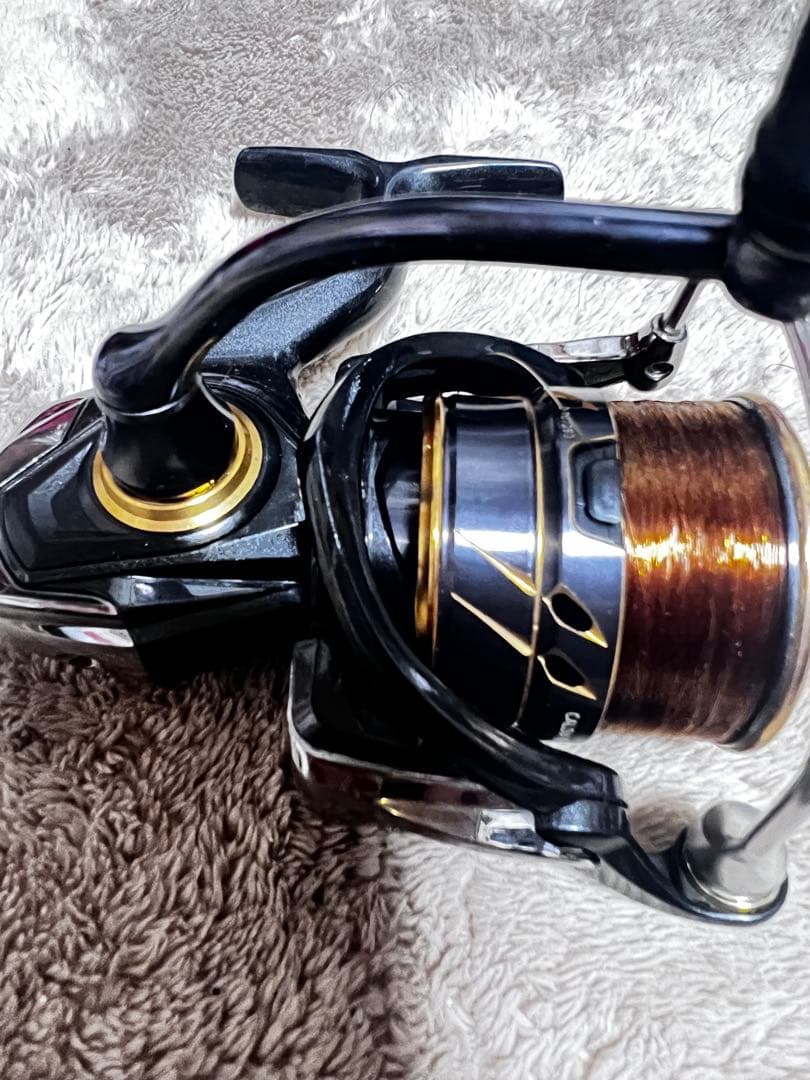 Daiwa スピニングリール 黒・金 カルディア3000XH