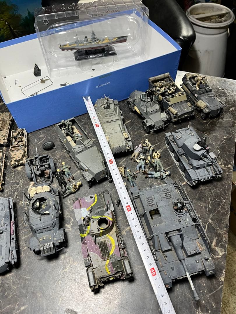 ミリタリー模型 ミリタリー戦車、戦車模型、戦車14台、戦艦1隻、隊員、基地
