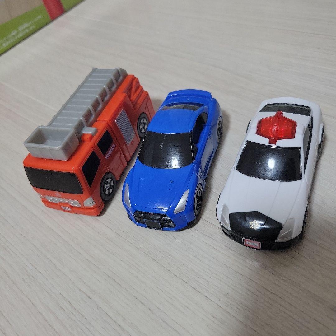 タカラトミー はじめてトミカちゅうしゃじょうセット 車6台付き