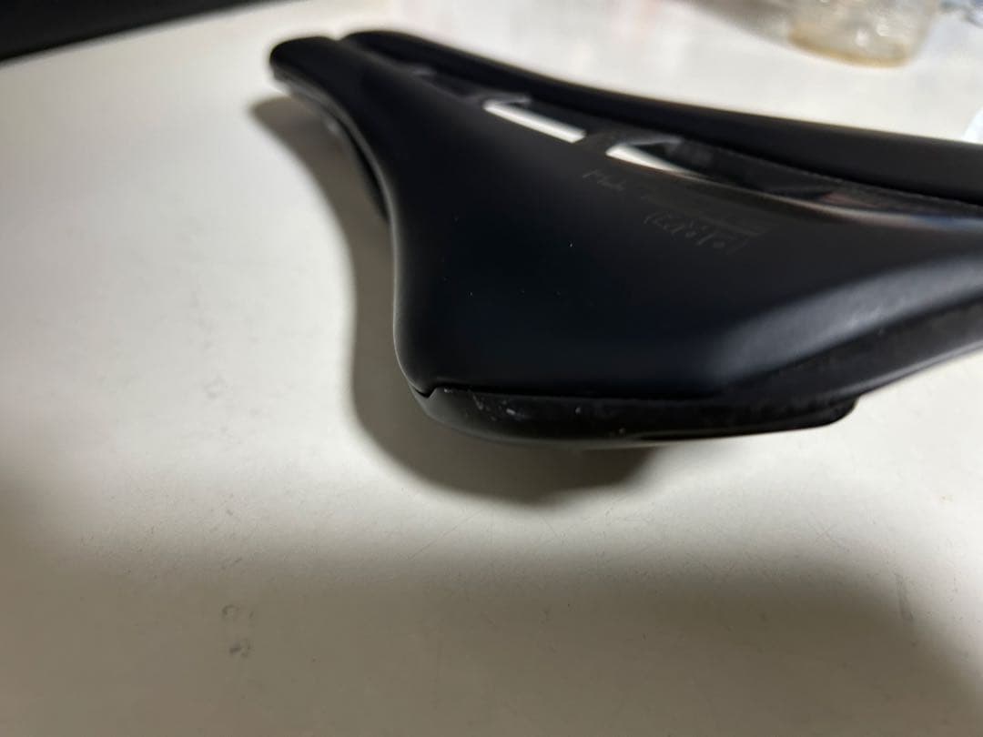 シマノ PRO STEALTH SUPERLIGHT カーボンサドル　142mm
