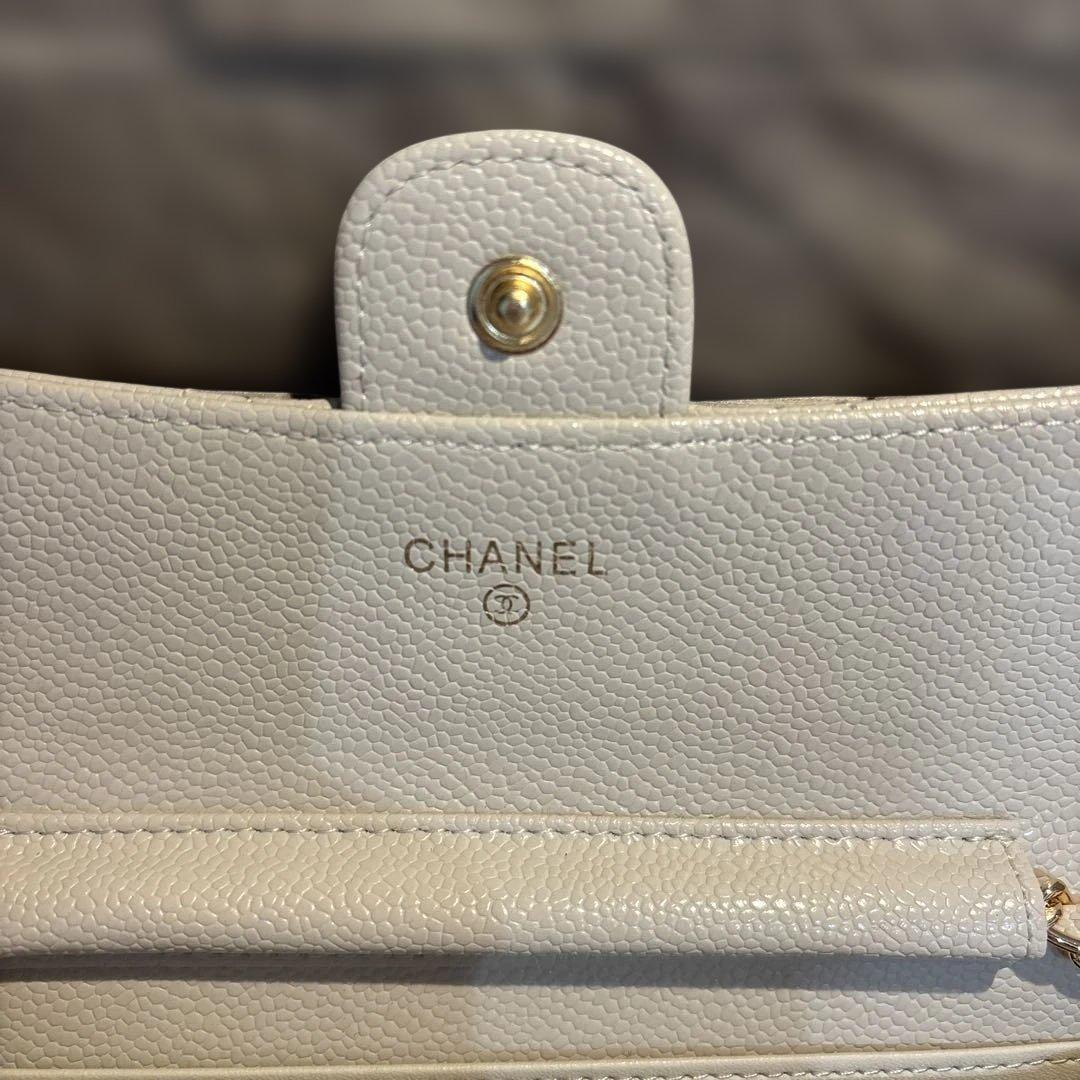 CHANEL シャネル　チェーンウォレット　ホワイト