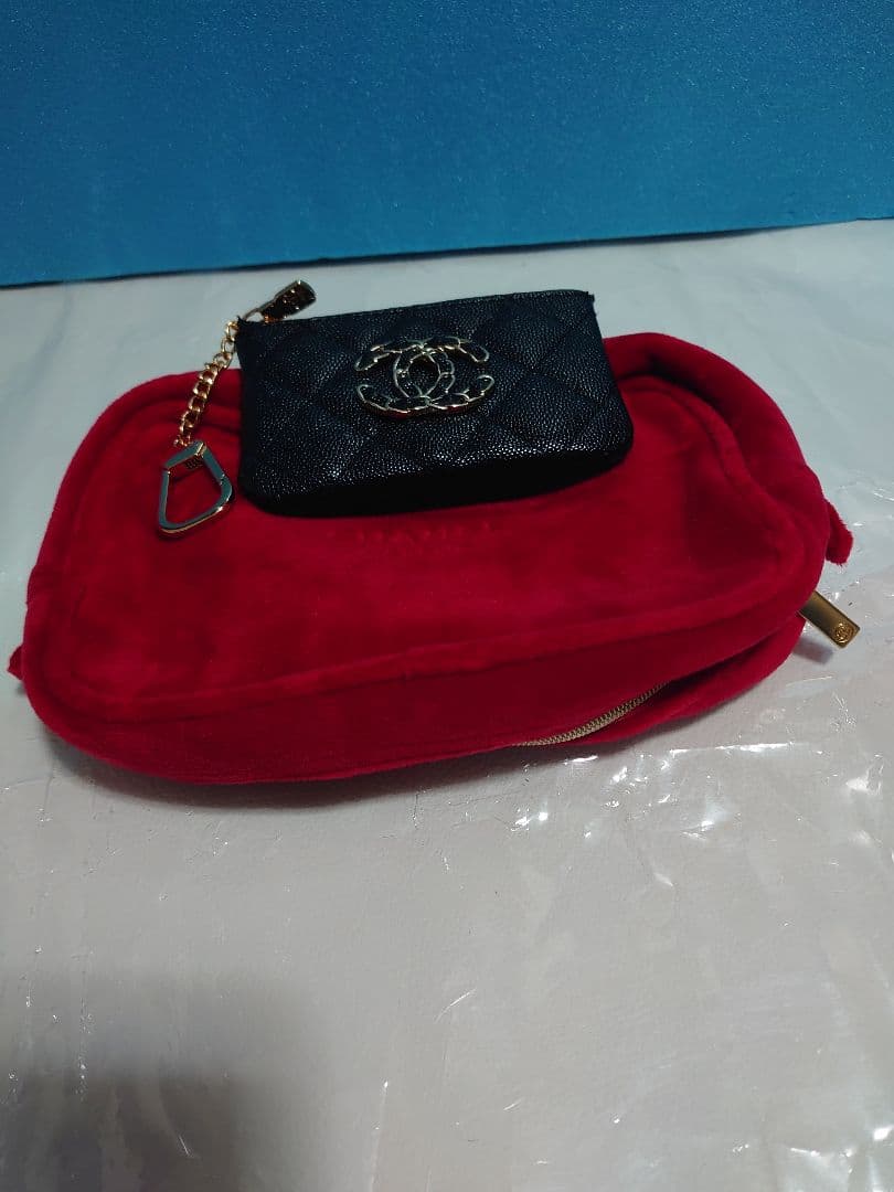 CHANEL ノベルティ ココマーク ケース　赤色ミニポーチ(オマケ品)付