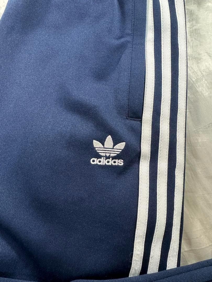 adidas sst トラックパンツ トレフォイル 刺繍ロゴ
