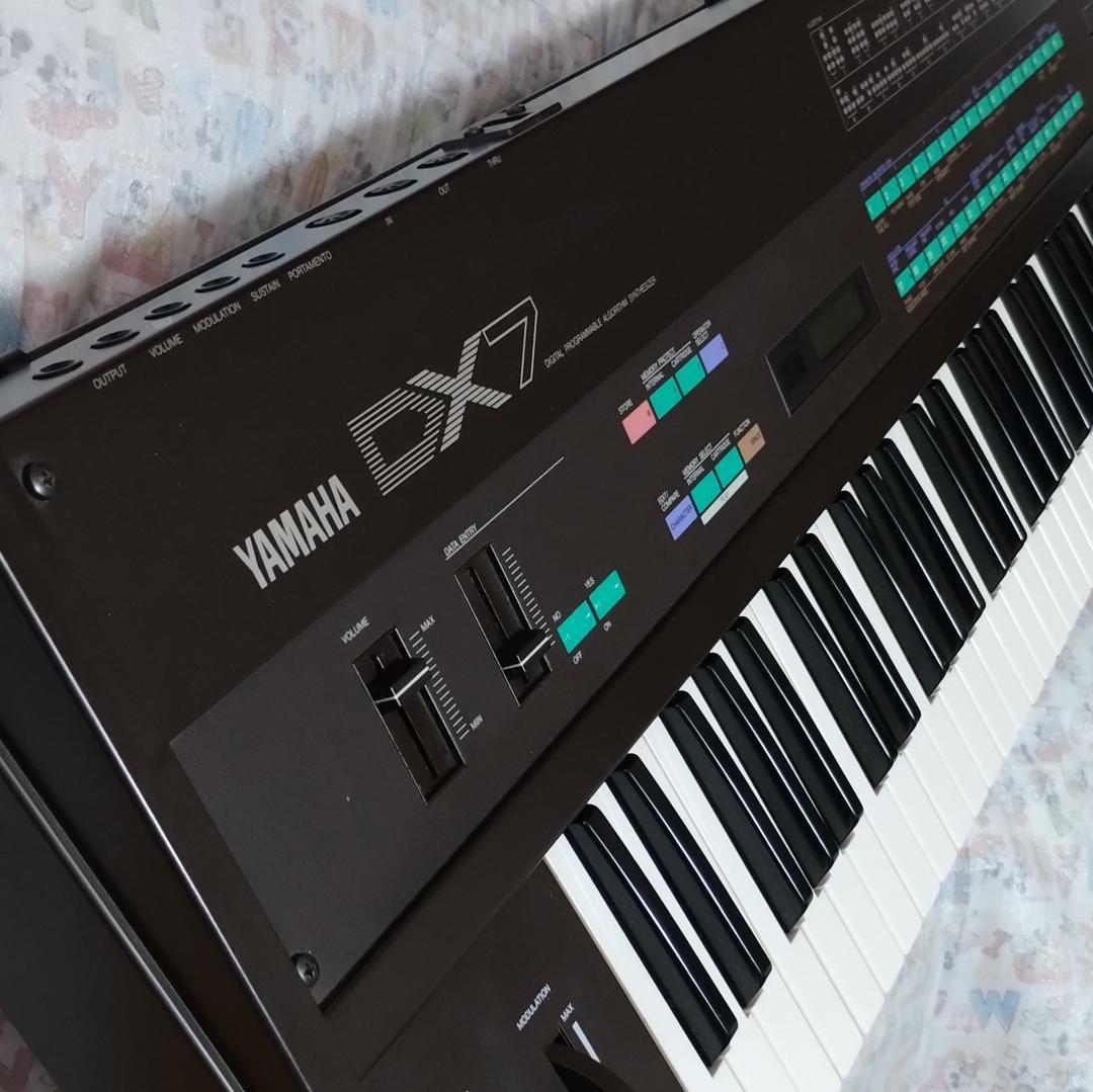 「 DX7 」YAMAHA・FM音源搭載デジタルシンセサイザー