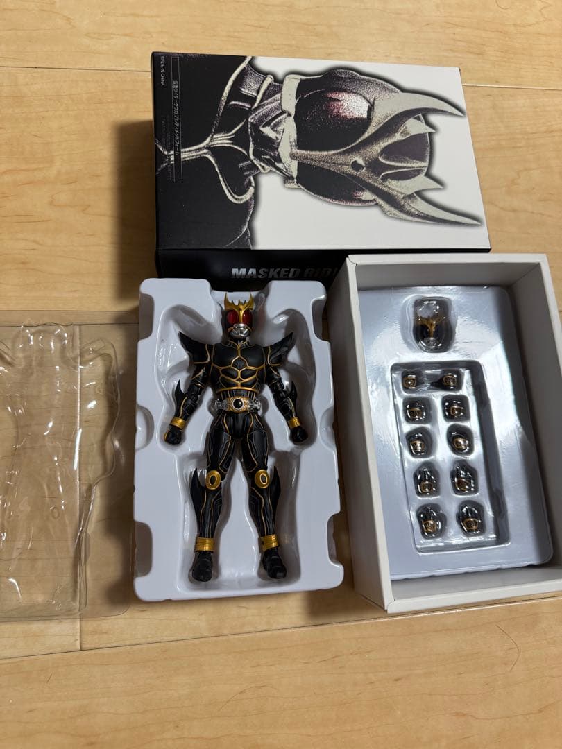 仮面ライダークウガ　アルティメットフォーム　フィギュア