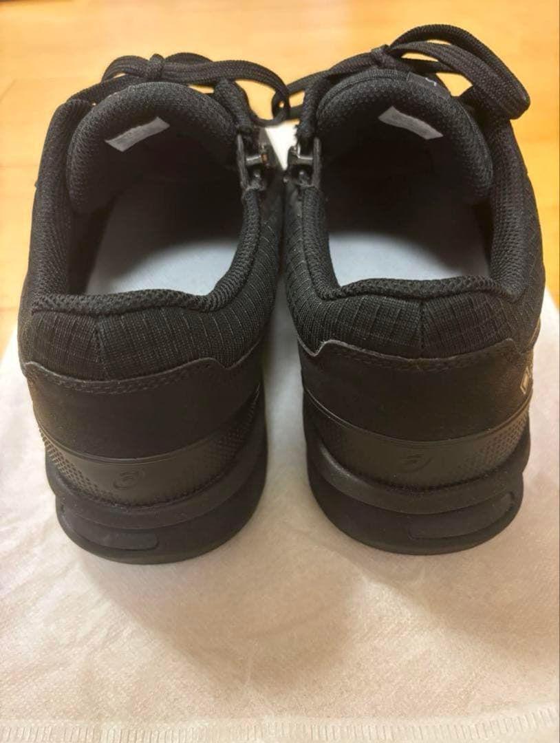 ASICS GORE-TEX ブラックシューズ