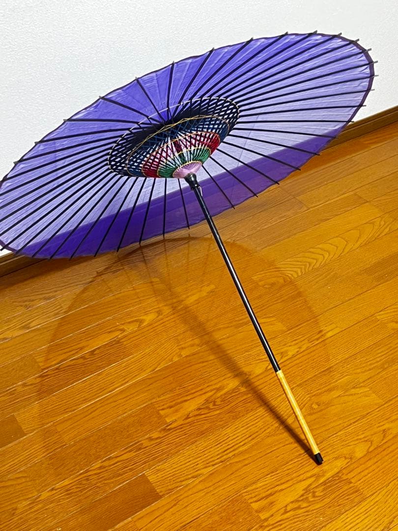 紫色の舞踊傘 手作り装飾付き
