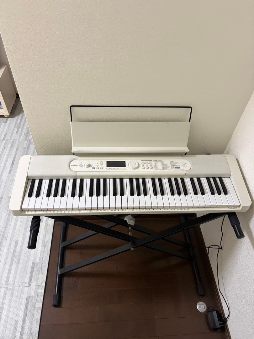 CASIO LK-520 ホワイトキーボード 61鍵 スタンド付き
