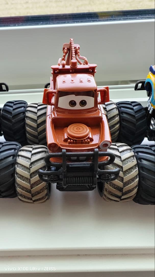 新品　カーズ　ミニカー　モンスタートラック　４点セット　箱無し