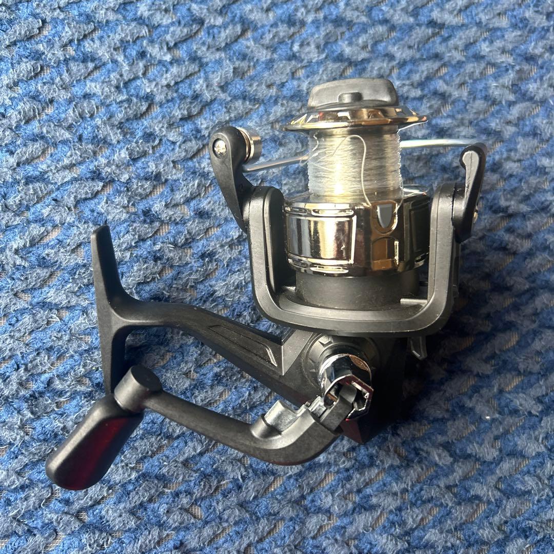 リール First come first served Spinning reel
