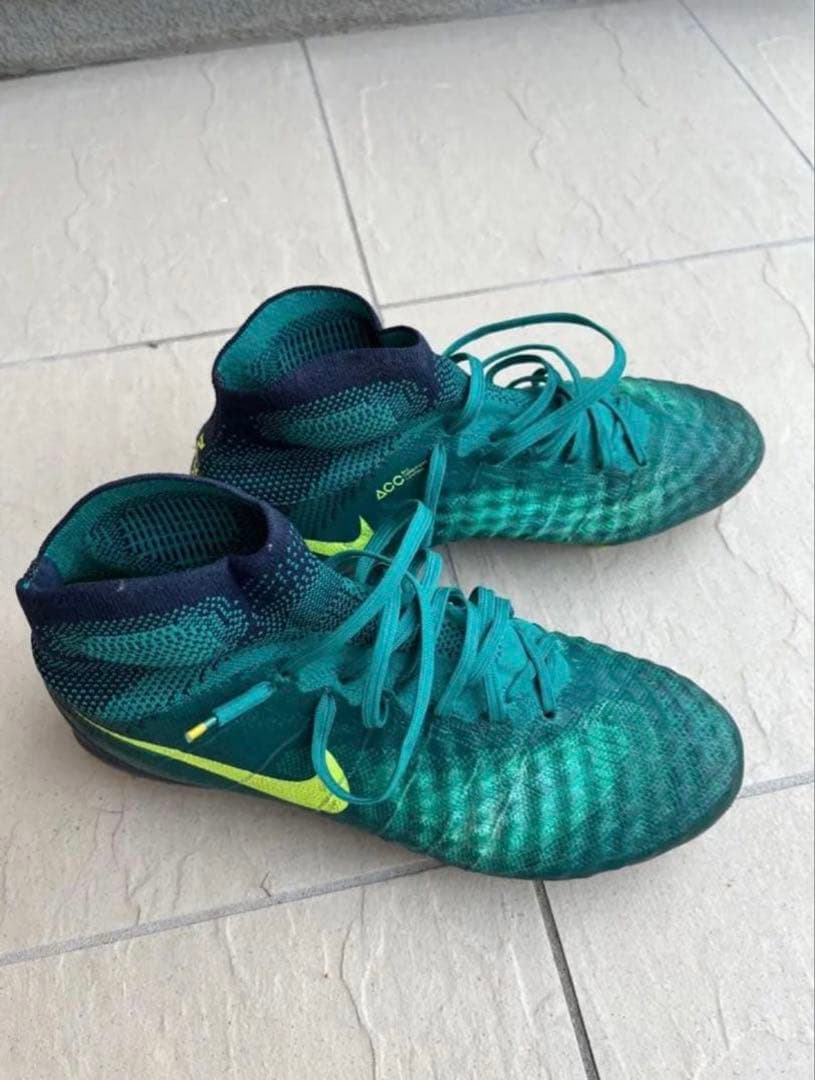Nike マジスタ