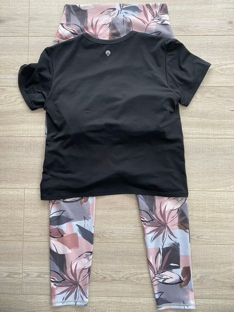 【SUKALA】カップ付きTシャツ & レギンスセットアップ