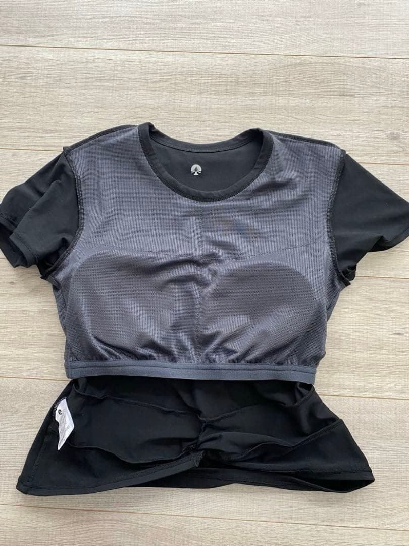 【SUKALA】カップ付きTシャツ & レギンスセットアップ