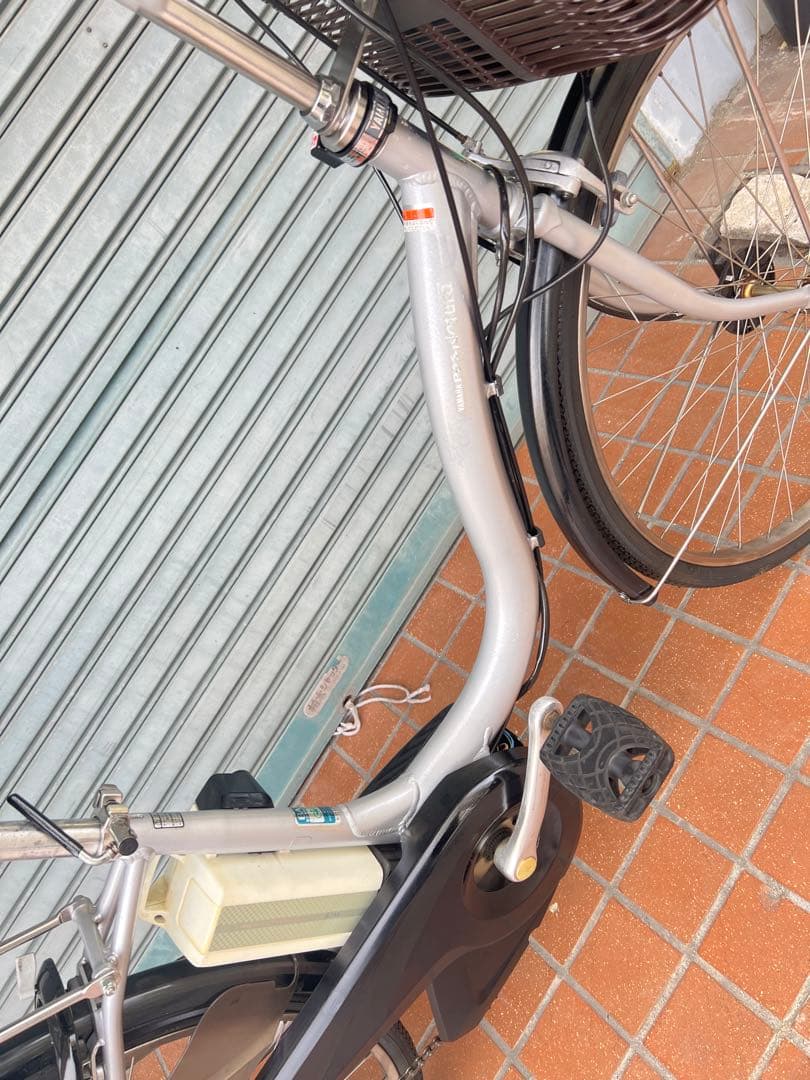 関西限定ヤマハ電動アシスト自転車タイヤ26インチ　バッテリー8.7Ah シルバー