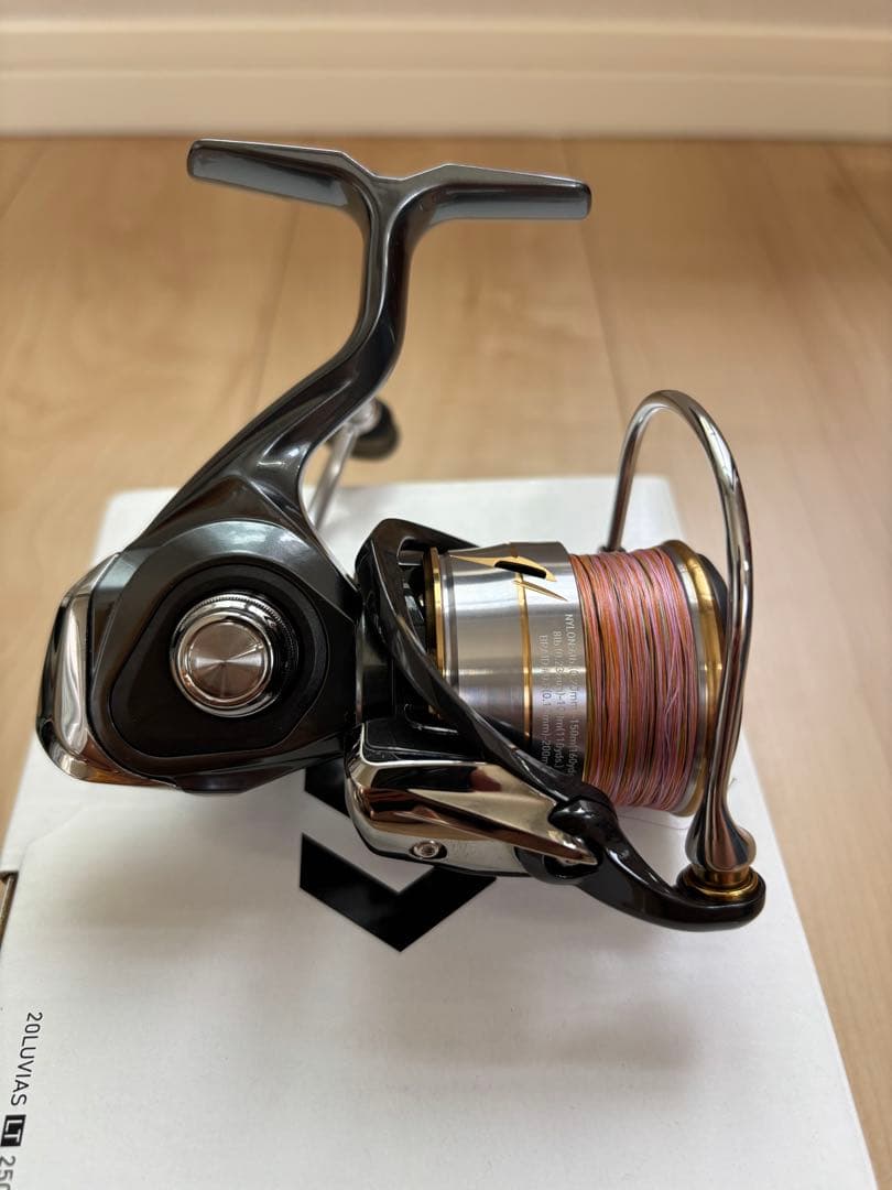 DAIWA 20LUVIAS 2500 スピニングリール