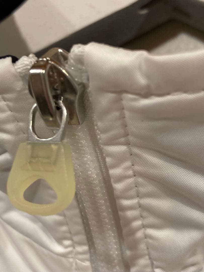 新品タグ付adidas製　慶應ウィンドブレーカー　L