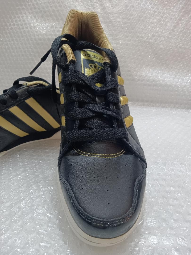 アディダズ adida ブラック ゴールド シューズ 黒 金 2121