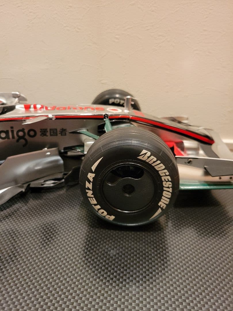 ディアゴスティーニ完成品　1/8 マクラーレンMP4-23　ハミルトン