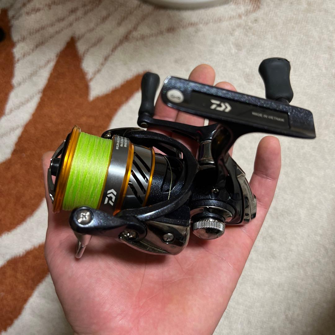 Daiwa REVROS LT 3000S-CH-DH ワカサギリール