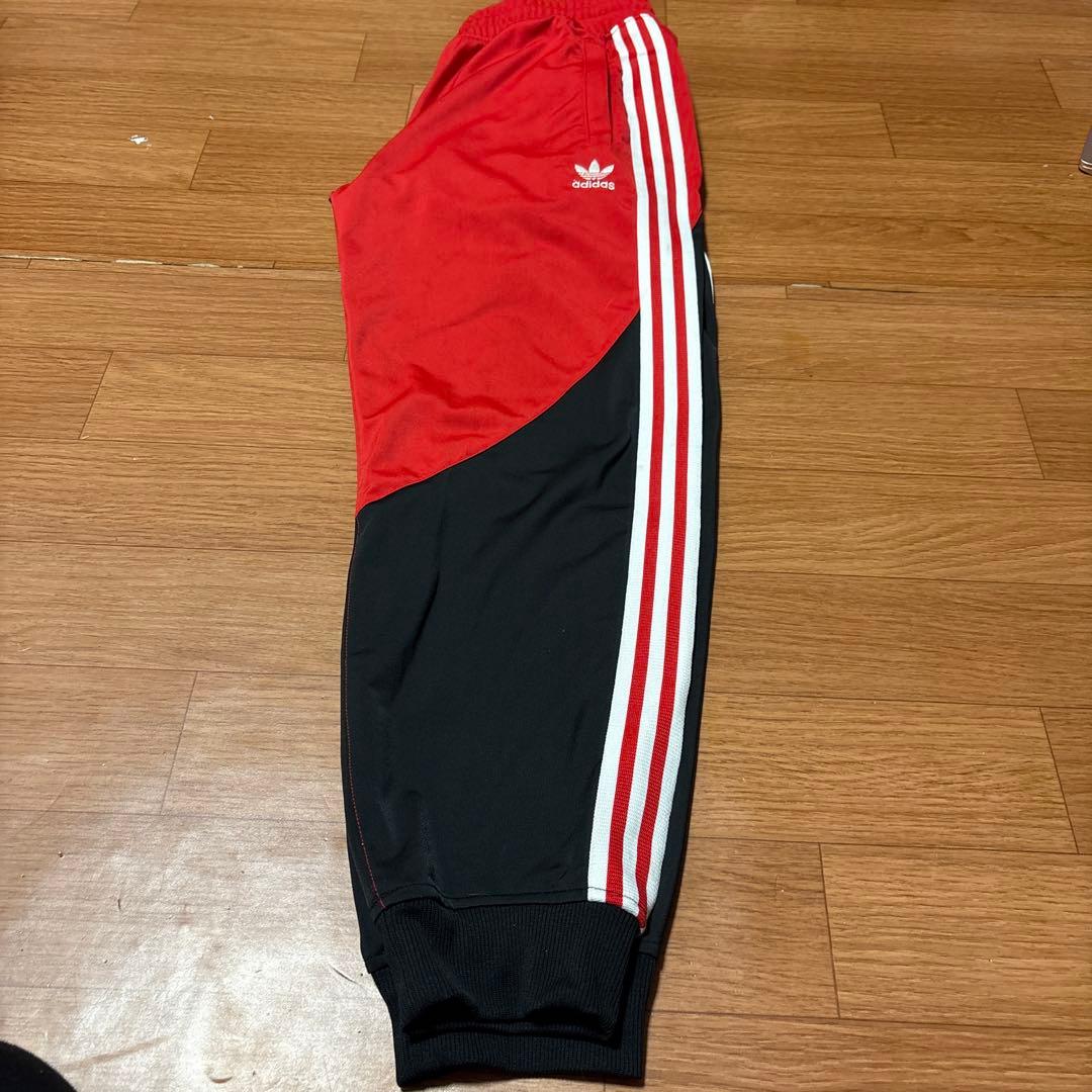 本日セール最終日adidasジップジャージ赤と黒セットアップ