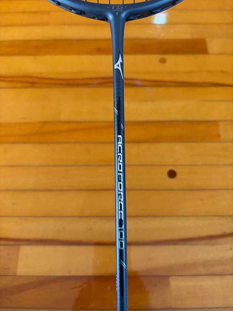 Mizuno AeroForce 100 バドミントンラケット