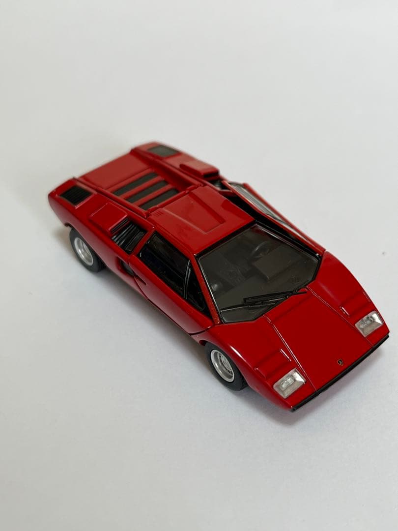 トミカリミテッドヴィンテージネオ　ランボルギーニ カウンタック　LP400 赤