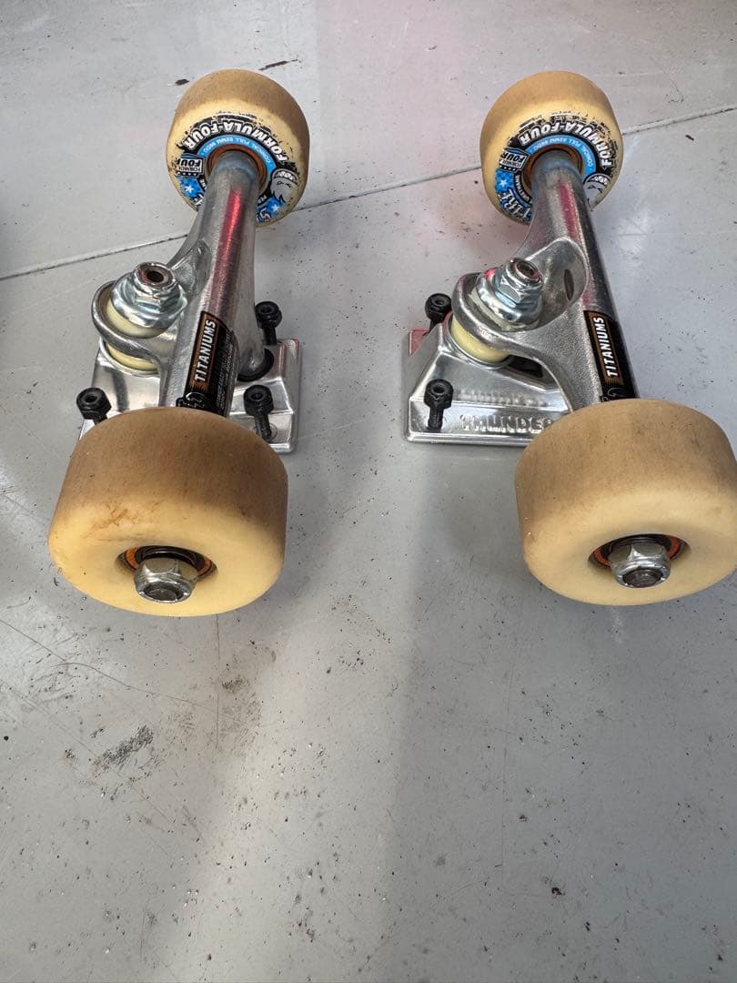 【超軽量】Thunder Trucks Titanium Lights 147