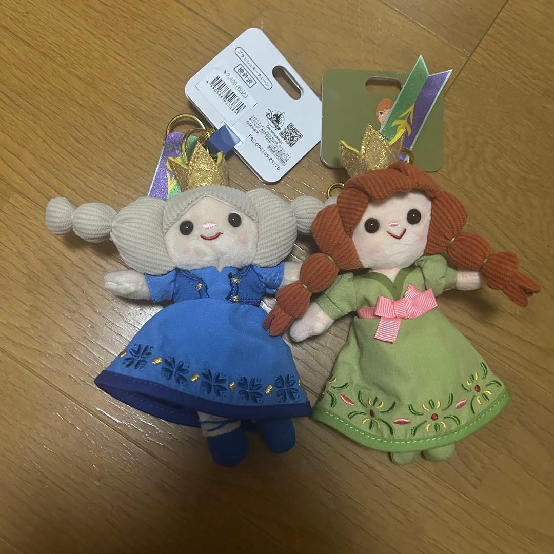 ディズニーストア　アナと雪の女王　アナ　エルサ　ぬいぐるみキーホルダーセット
